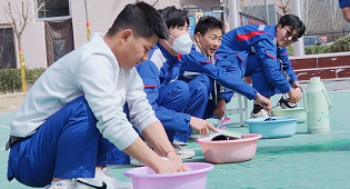 成長的腳 教育的鞋——文明禮貌月之洗鞋篇!