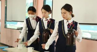 知識型人才飽和 | 初中生換賽道做技能人才發(fā)展空間更大
