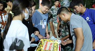 【軍訓日記】一歲一禮,一寸歡喜——集體生日會