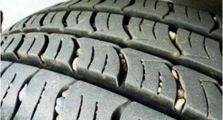 輪胎扎釘子了能不能拔？石子要不要摳？銀川萬通告訴你