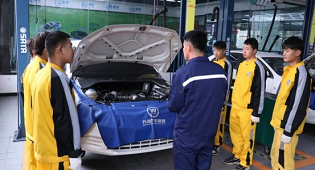 霧天開車還開雙閃，你知道這樣有多危險嗎？