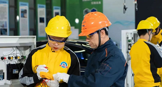 職位增多!年薪上漲!新能源汽車行業新機遇!